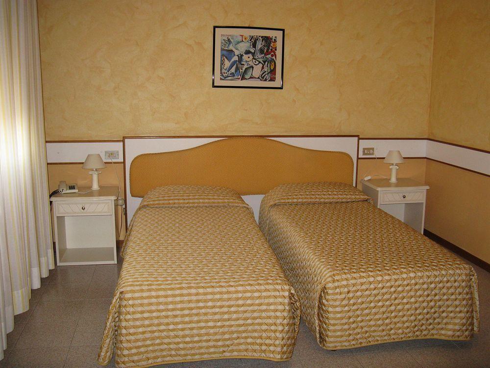 Hotel Faro Montichiari Kültér fotó