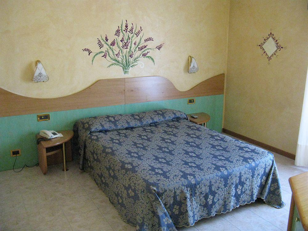 Hotel Faro Montichiari Kültér fotó