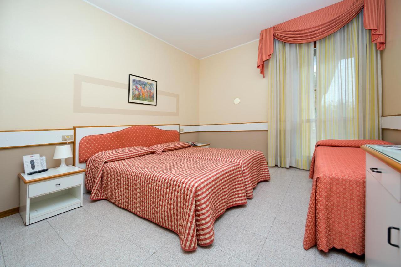Hotel Faro Montichiari Kültér fotó